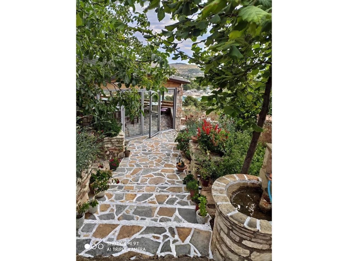 John'S Guesthouse Ksamil Esterno foto