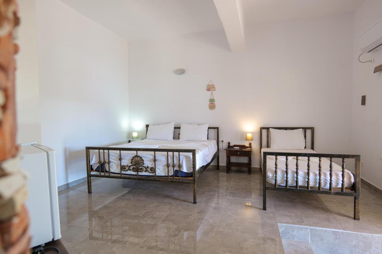 John'S Guesthouse Ksamil Esterno foto