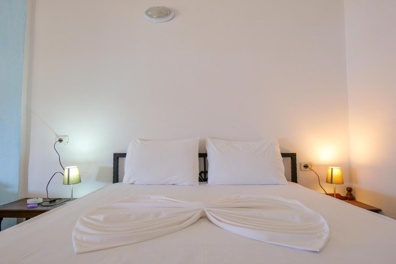 John'S Guesthouse Ksamil Esterno foto