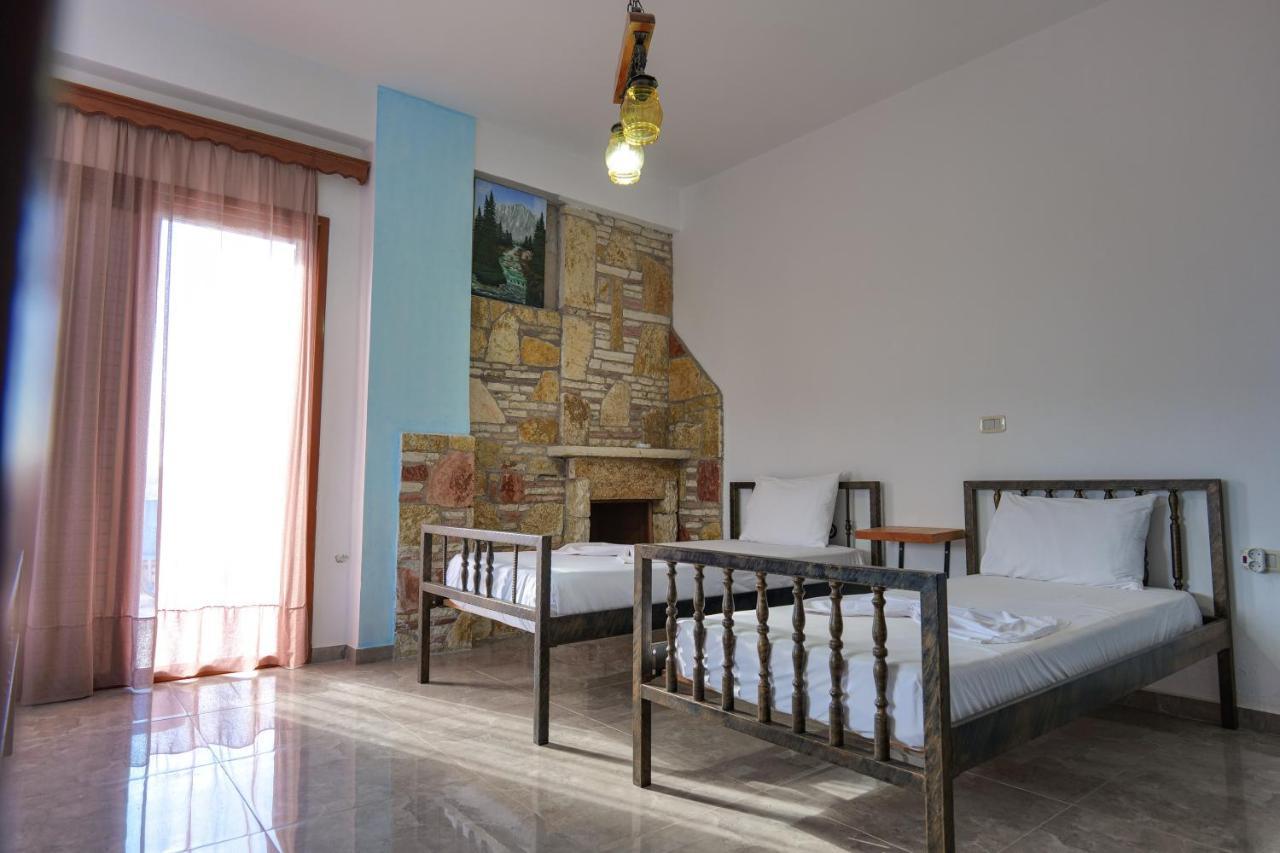 John'S Guesthouse Ksamil Esterno foto