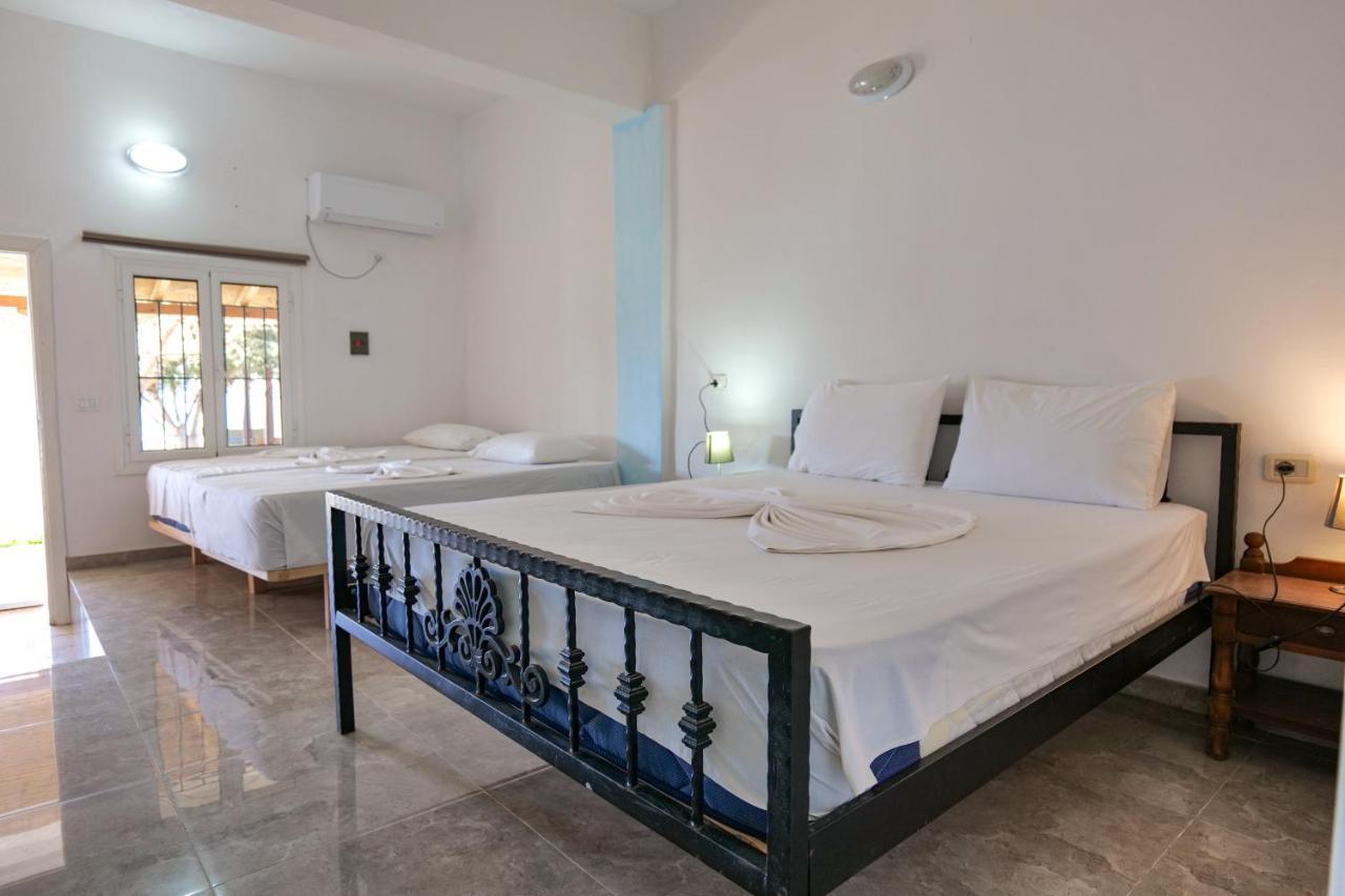John'S Guesthouse Ksamil Esterno foto