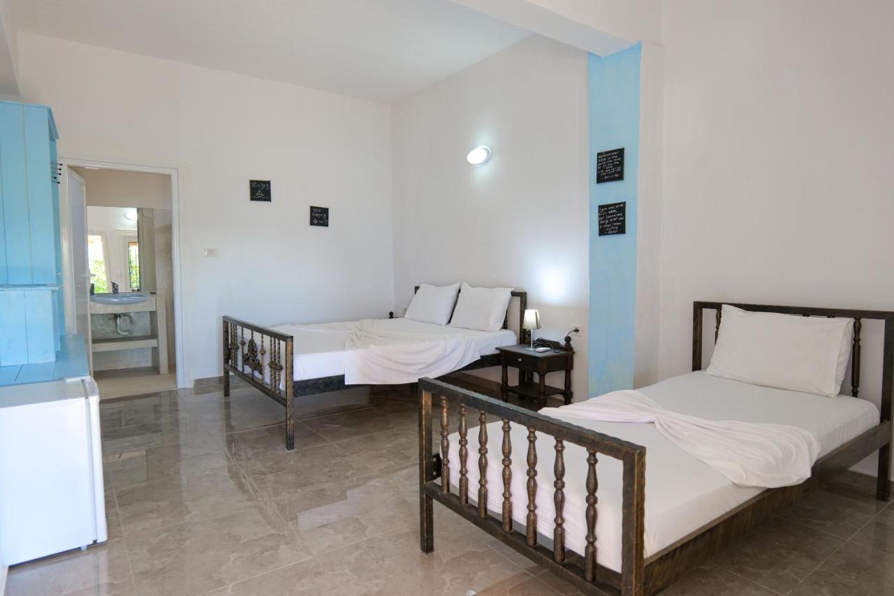 John'S Guesthouse Ksamil Esterno foto